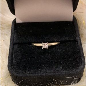 💍10k Solid WG Princess Cut Diamond Ring💍